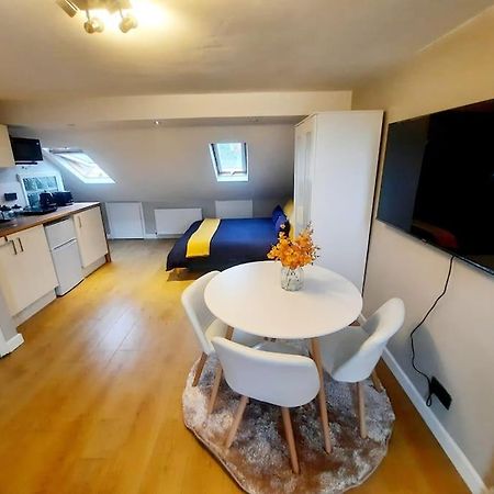 Alross Studio Flat / Private Bathroom London Kültér fotó