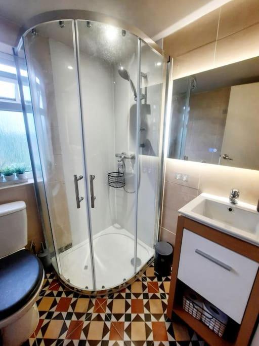 Alross Studio Flat / Private Bathroom London Kültér fotó