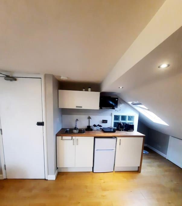Alross Studio Flat / Private Bathroom London Kültér fotó